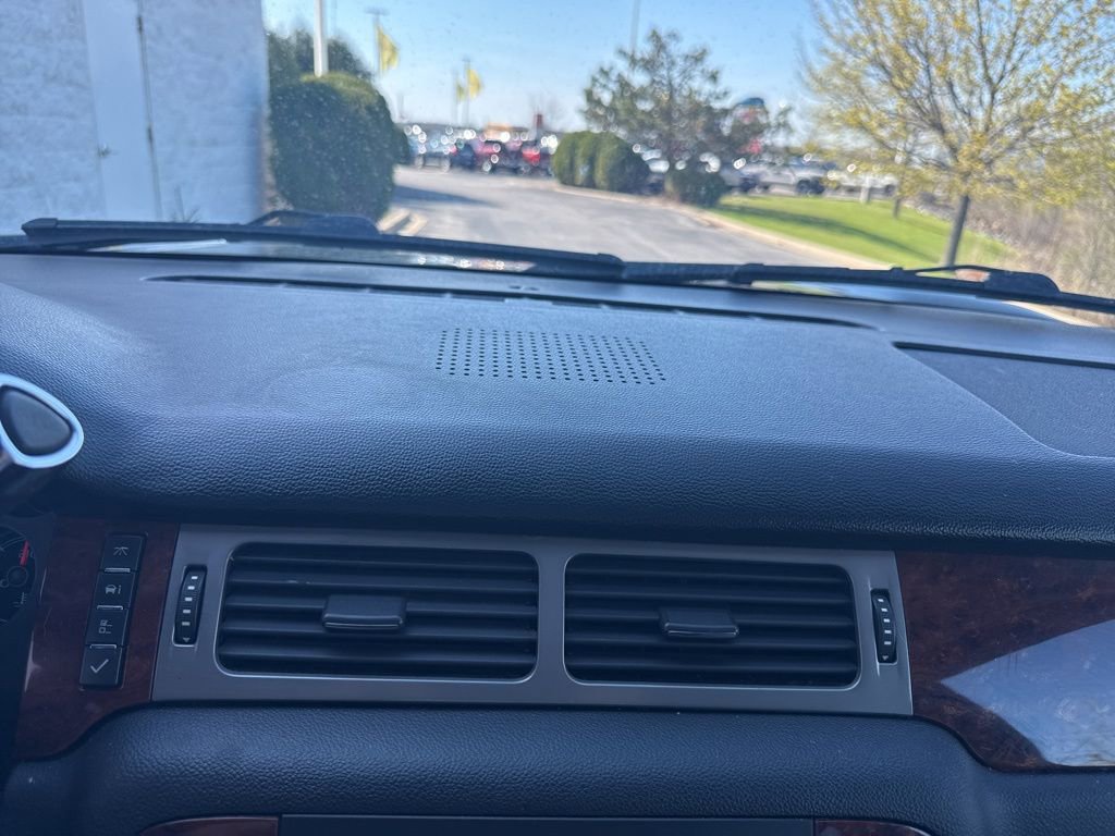 Used 2013 Chevrolet Avalanche LTZ AWD/4WD image 19