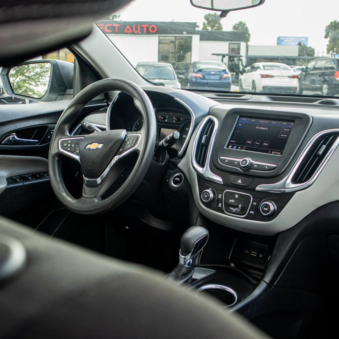 Used 2020 Chevrolet Equinox LS FWD image 24