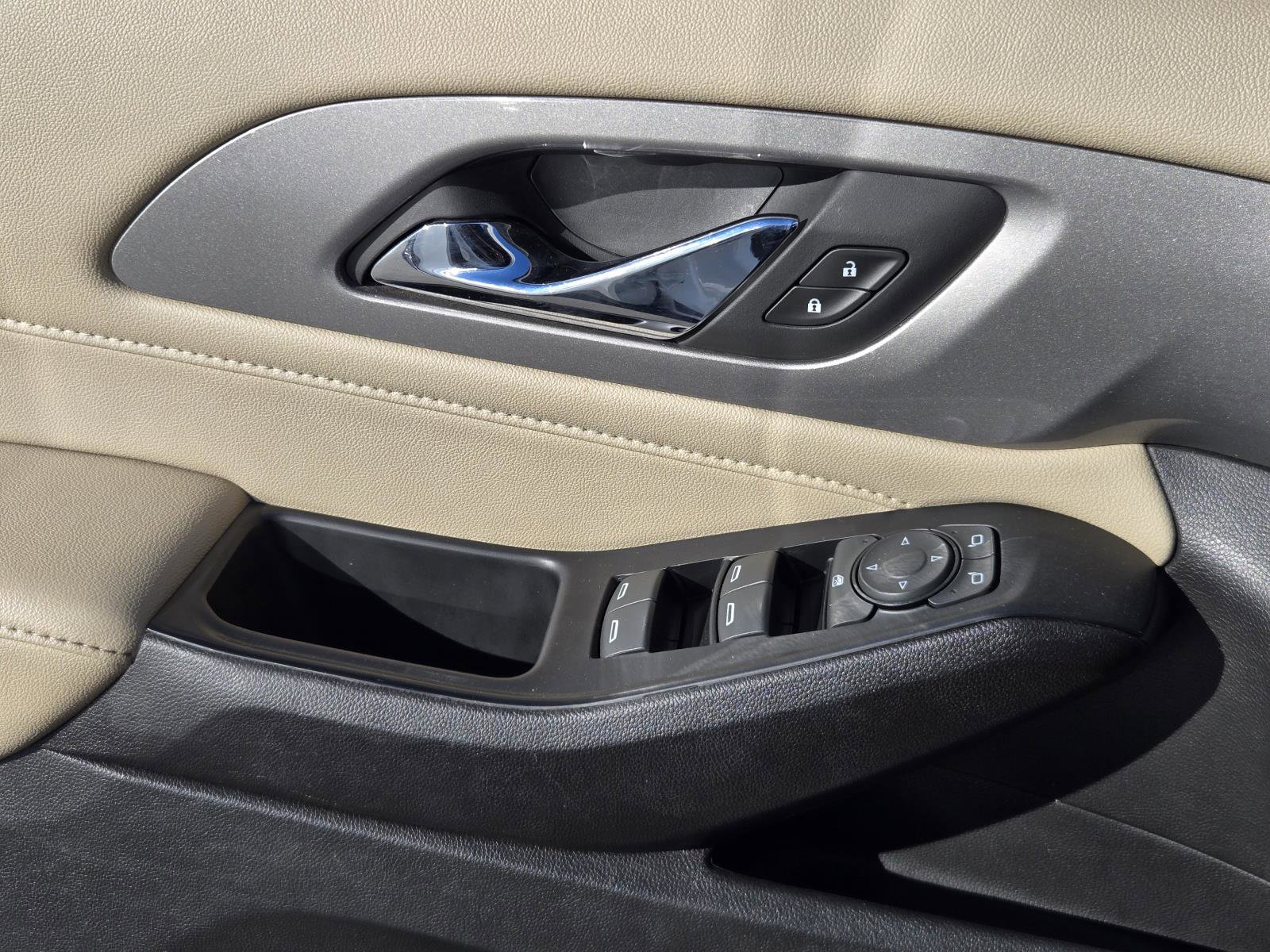 Used 2023 Chevrolet Traverse LS image 20