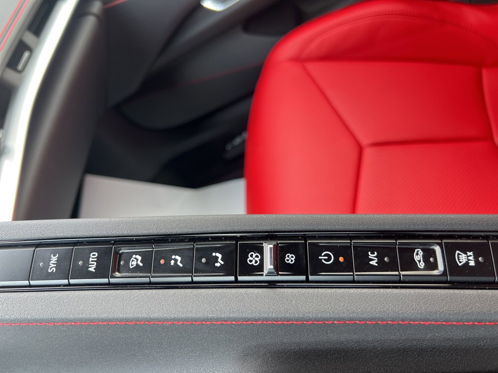 Used 2023 Chevrolet Corvette Stingray Coupe w/ Z51 Performance Package image 26