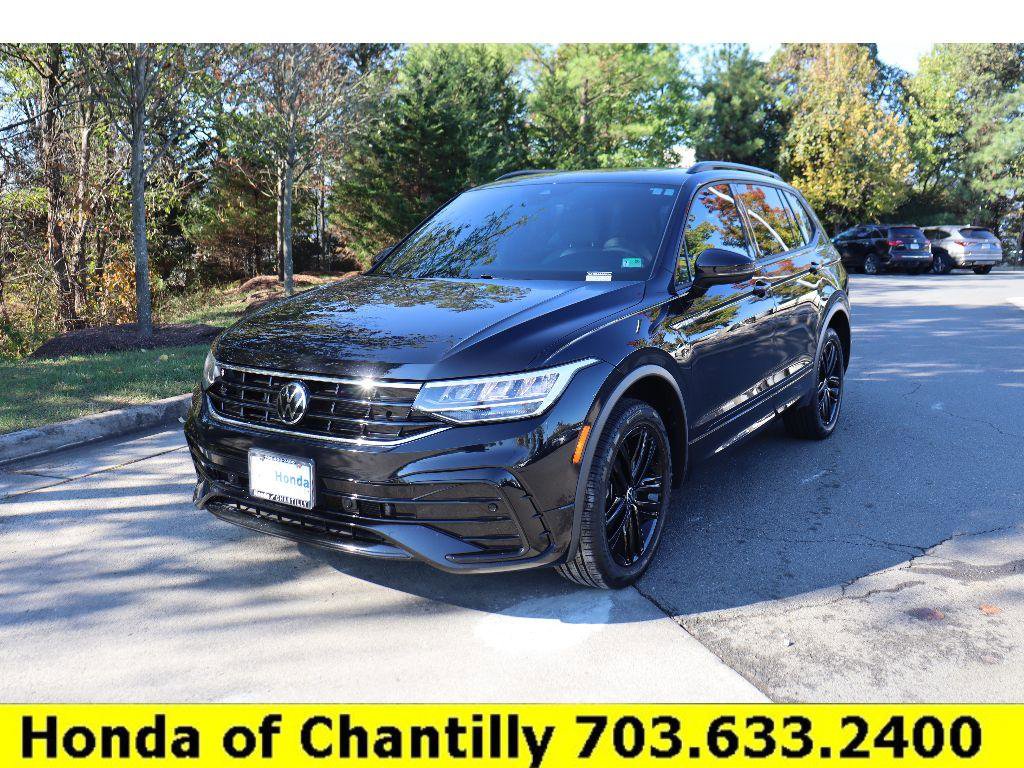 Used 2022 Volkswagen Tiguan SE R-Line image 3