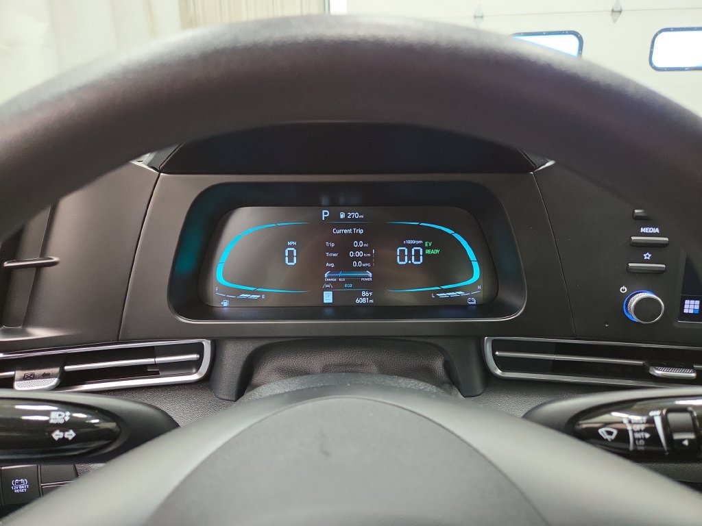 Used 2025 Hyundai Elantra Hybrid FWD image 21