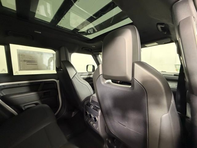 New 2026 Land Rover Defender 110 OCTA AWD/4WD image 38