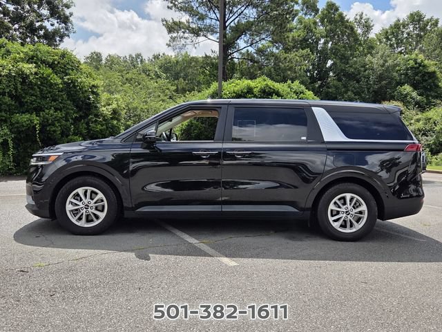 Used 2024 Kia Carnival LX FWD image 2