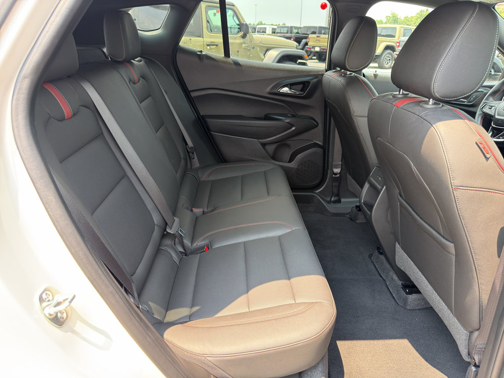 Used 2026 Chevrolet Trax RS w/ Sunroof Package FWD image 25