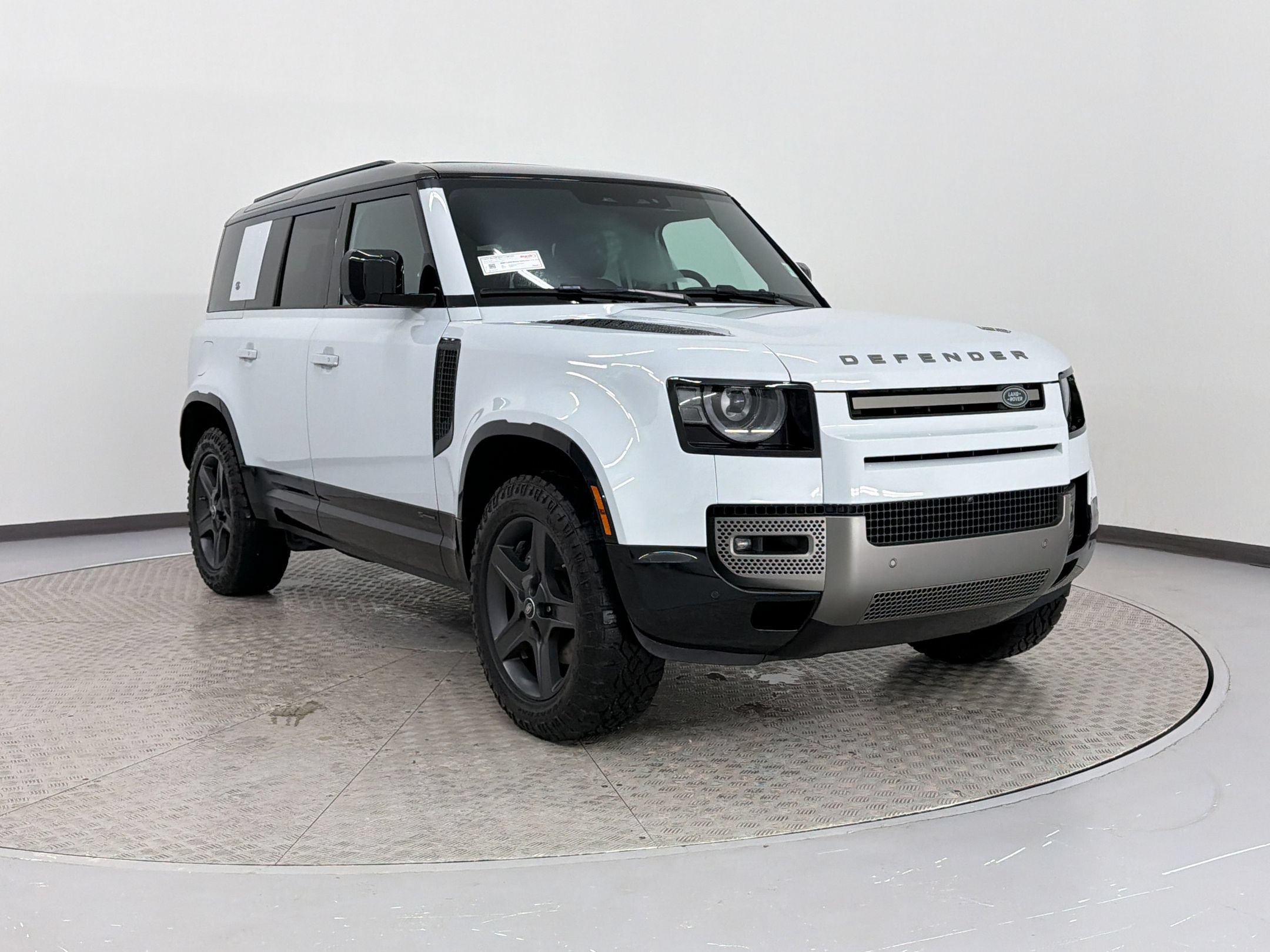 Used 2021 Land Rover Defender 110 X-Dynamic SE AWD/4WD image 7