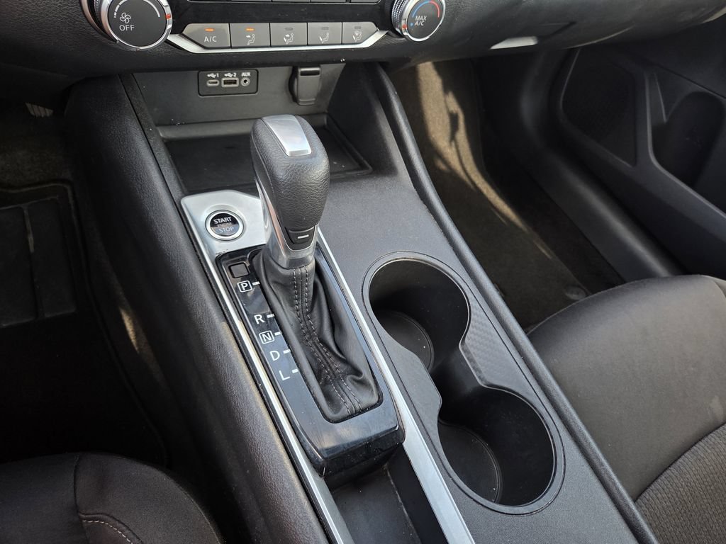 Used 2025 Nissan Altima 2.5 SV FWD image 11
