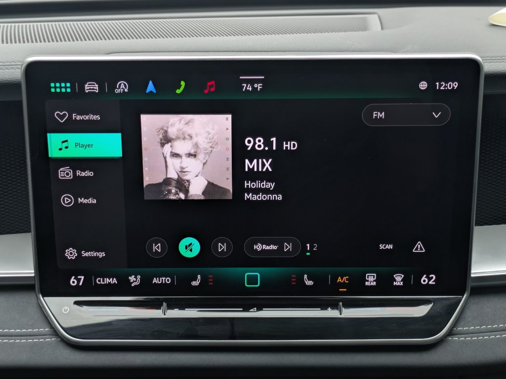 Certified 2025 Volkswagen Tiguan SE AWD/4WD image 18
