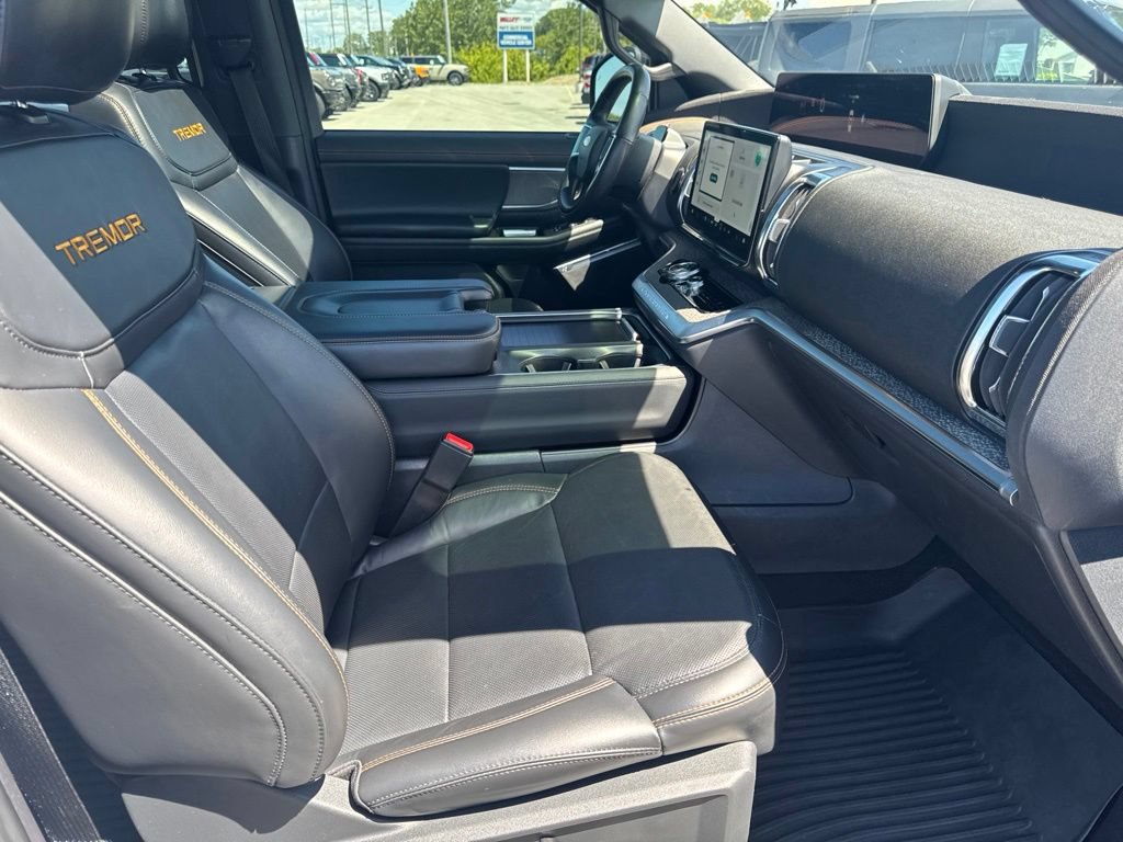 Used 2025 Ford Expedition Tremor AWD/4WD image 43