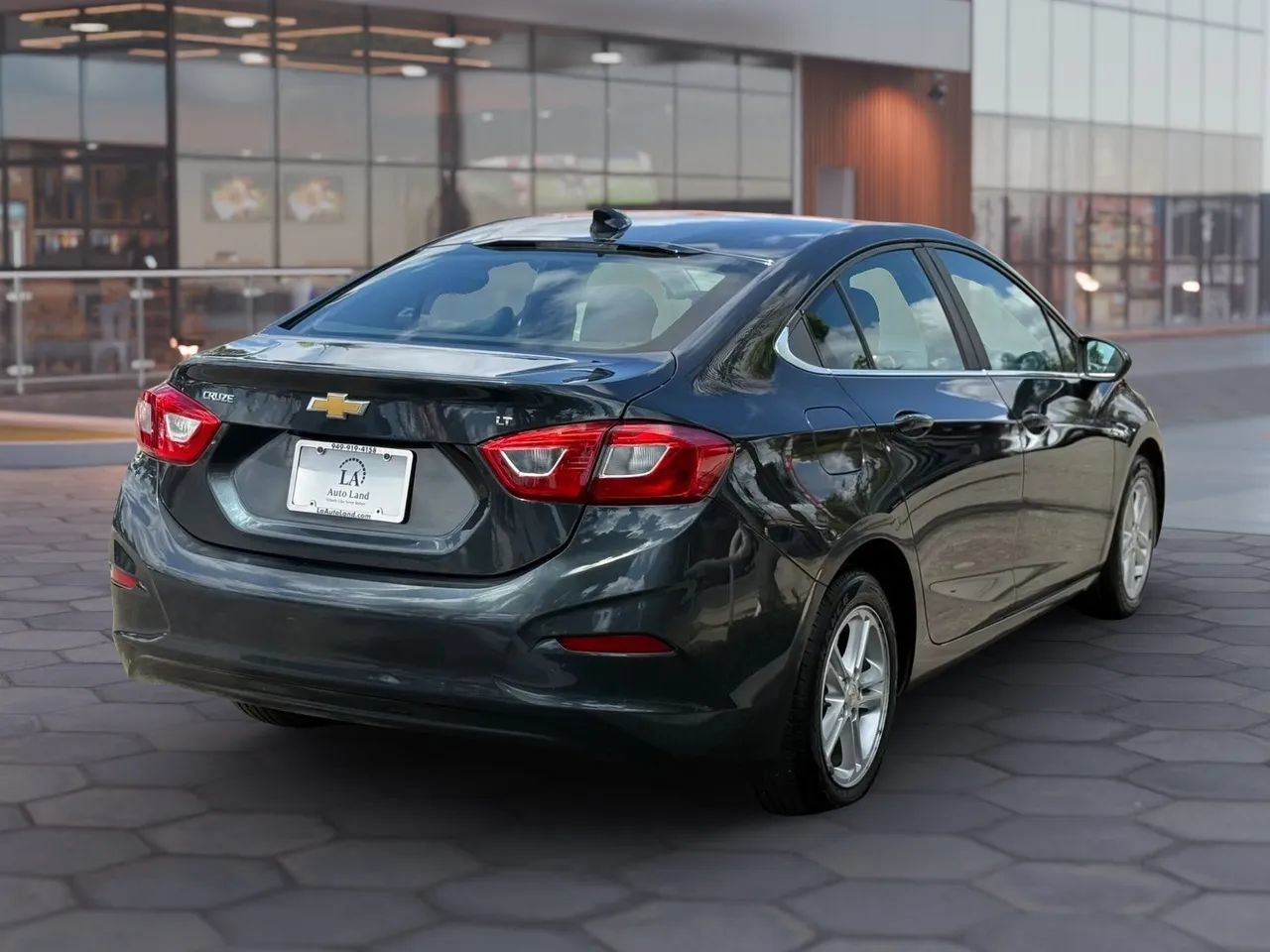 Used 2017 Chevrolet Cruze LT FWD image 6
