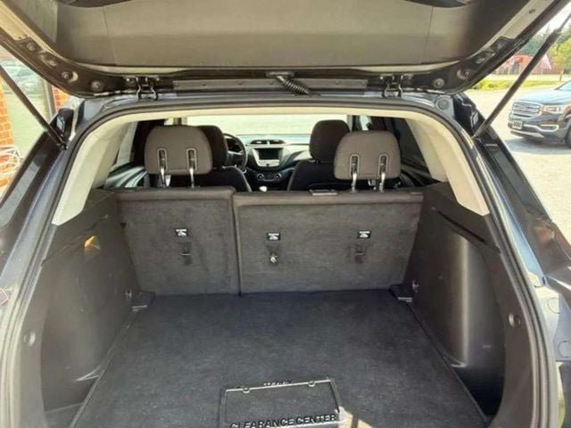 Used 2022 Chevrolet TrailBlazer LT w/ LPO, Blackout Package FWD image 6