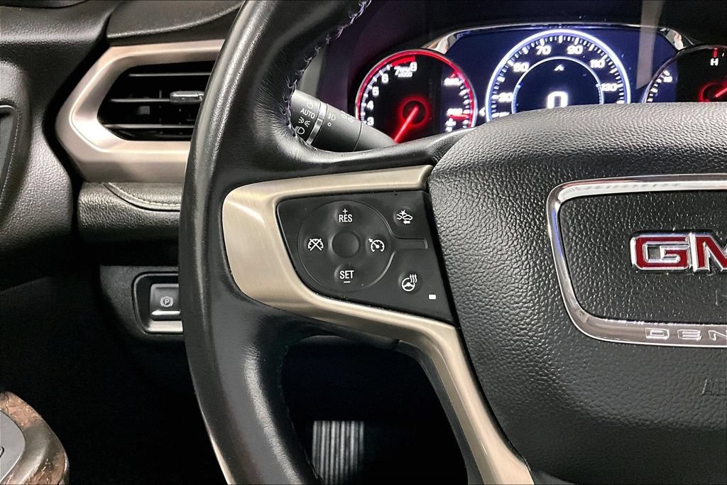 Used 2022 GMC Acadia Denali w/ Denali Ultimate Package FWD image 25