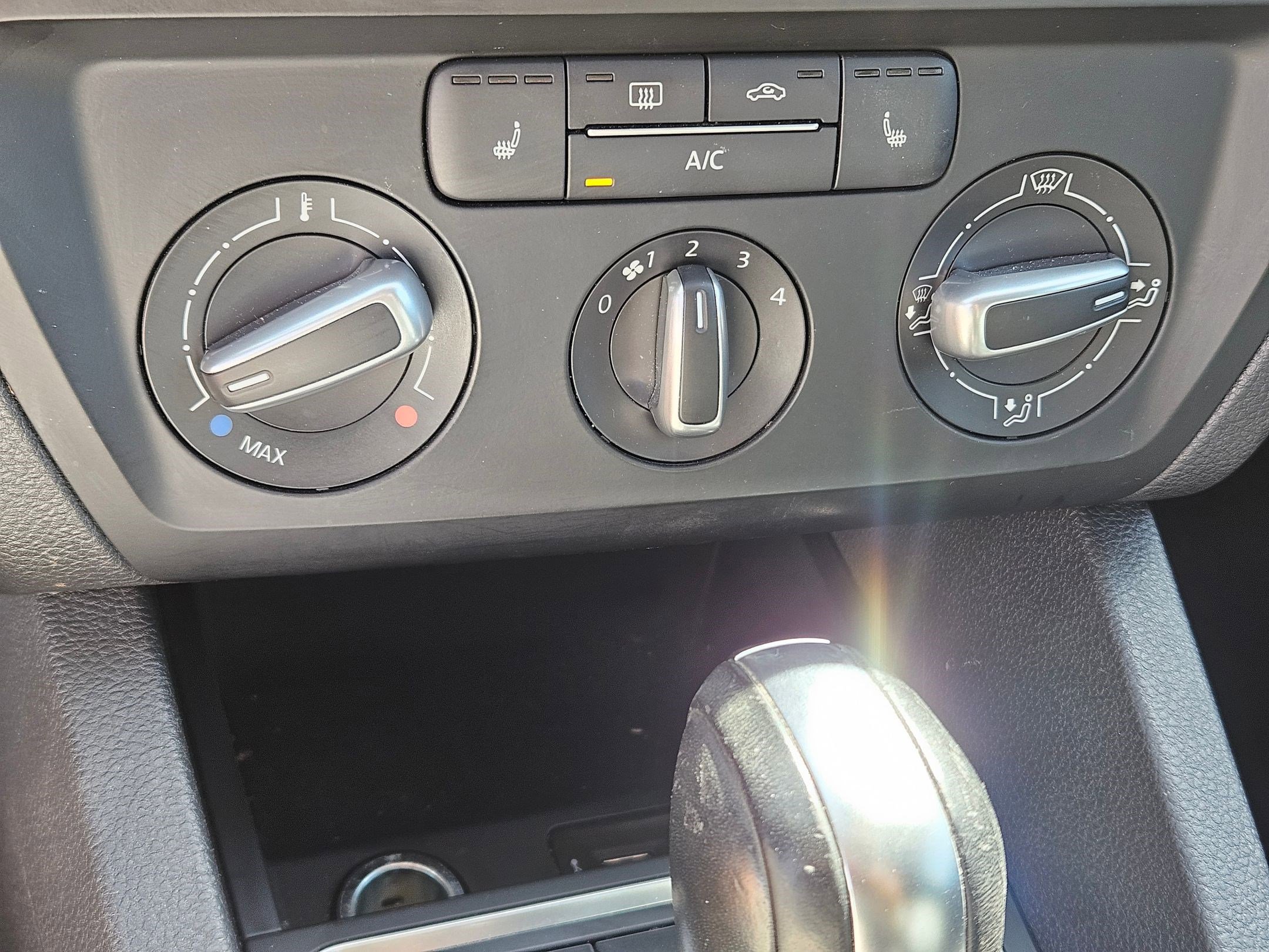 Used 2018 Volkswagen Jetta SE image 27