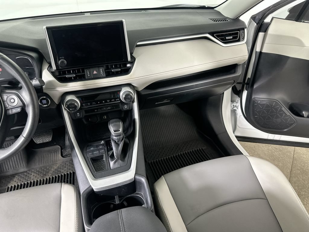 Used 2025 Toyota RAV4 XLE Premium FWD image 19