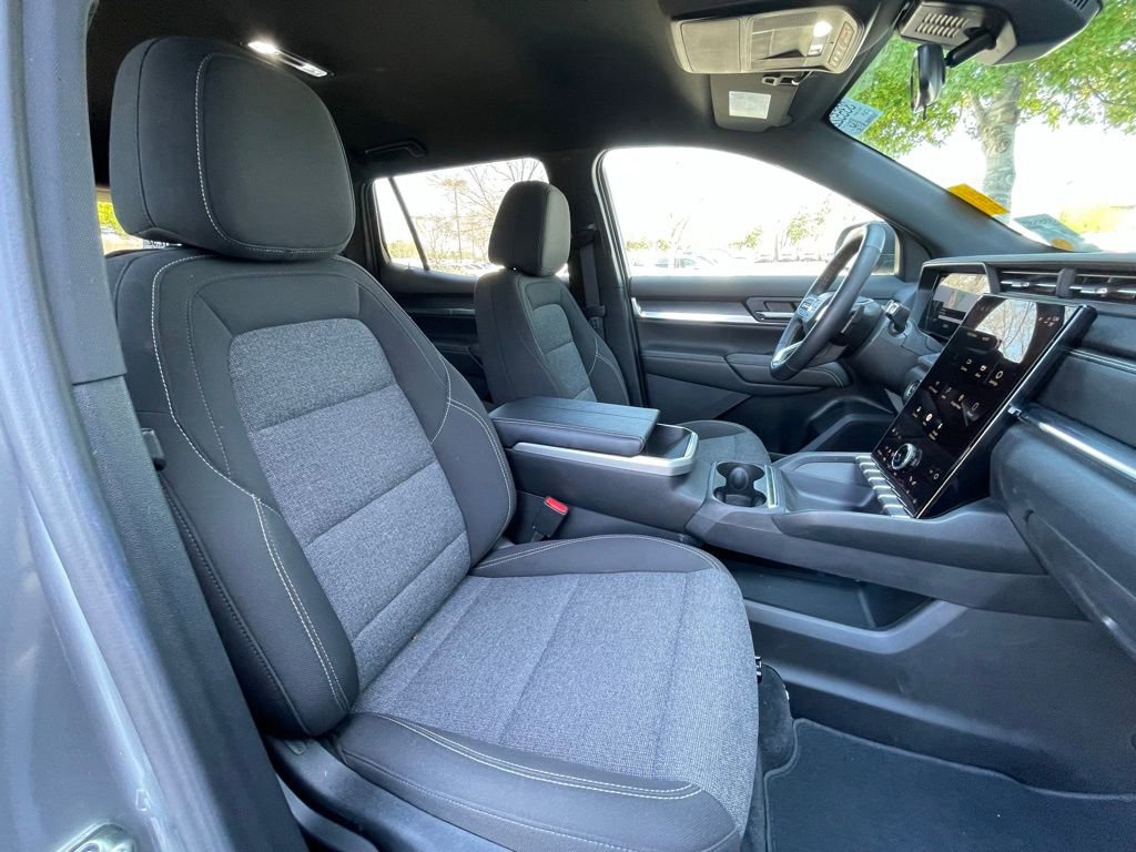 Used 2025 GMC Terrain Elevation image 31