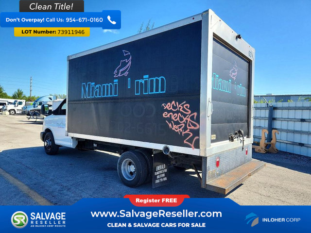 Used 2015 Chevrolet Express 4500 RWD image 3