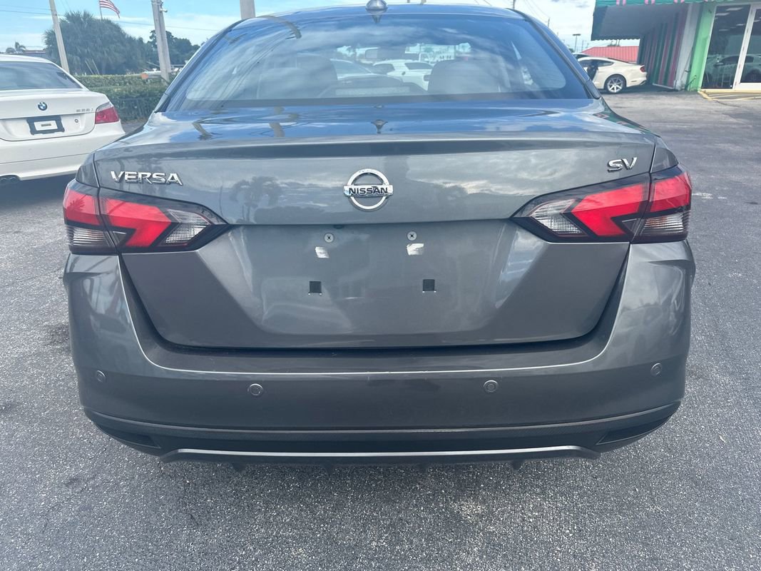 Used 2022 Nissan Versa SV image 5
