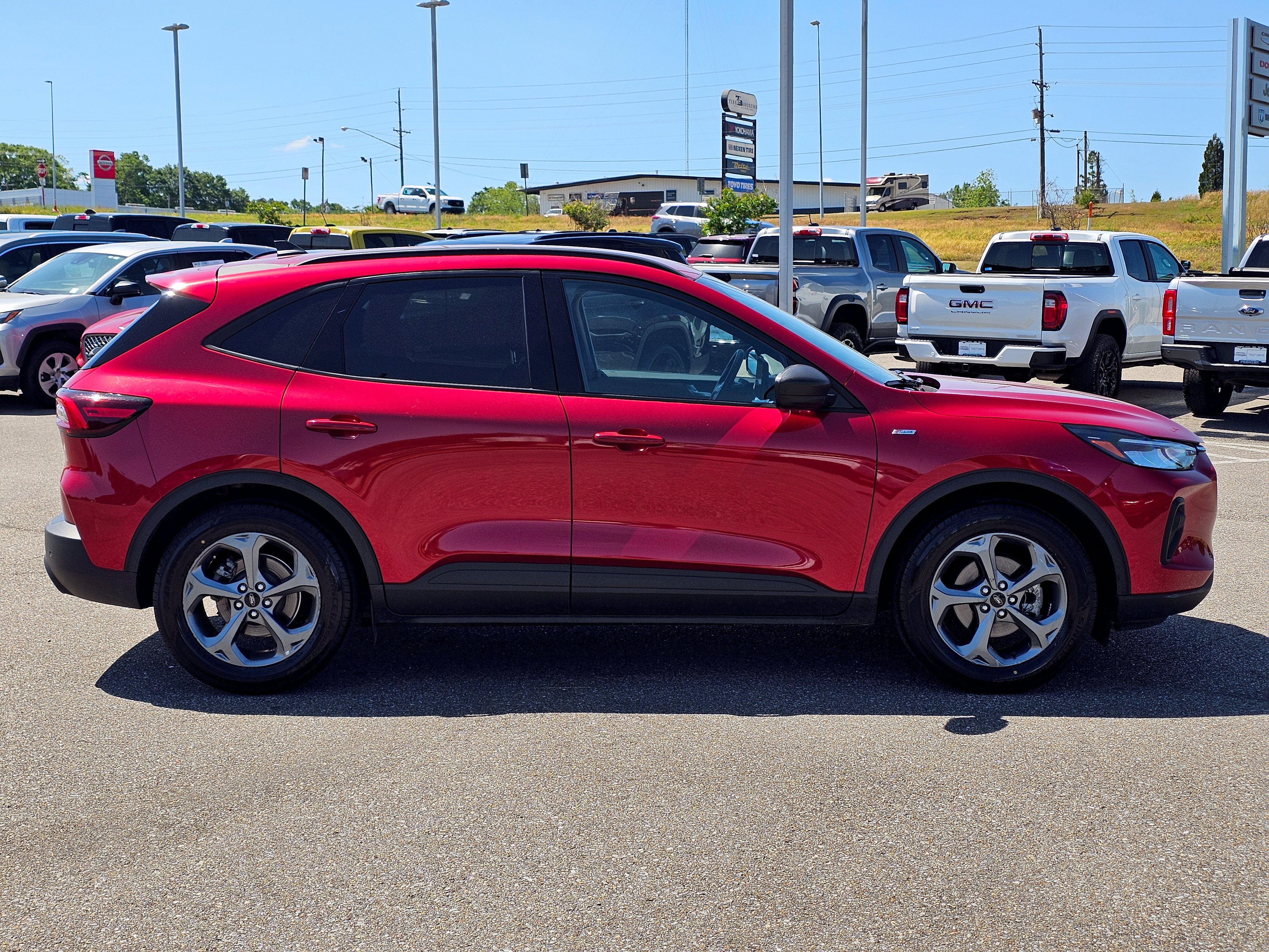 Used 2025 Ford Escape ST-Line w/ Tech Pack #1 FWD image 8