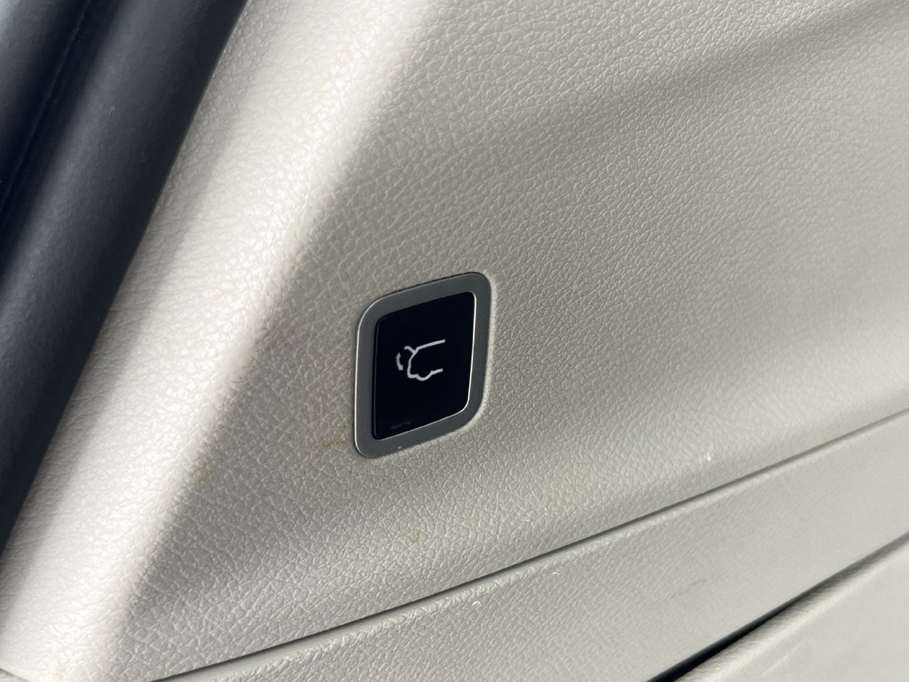 Used 2022 Chrysler Voyager LX FWD image 28
