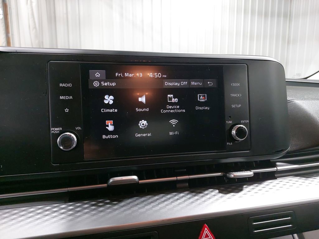 Used 2023 Kia Carnival LX image 22