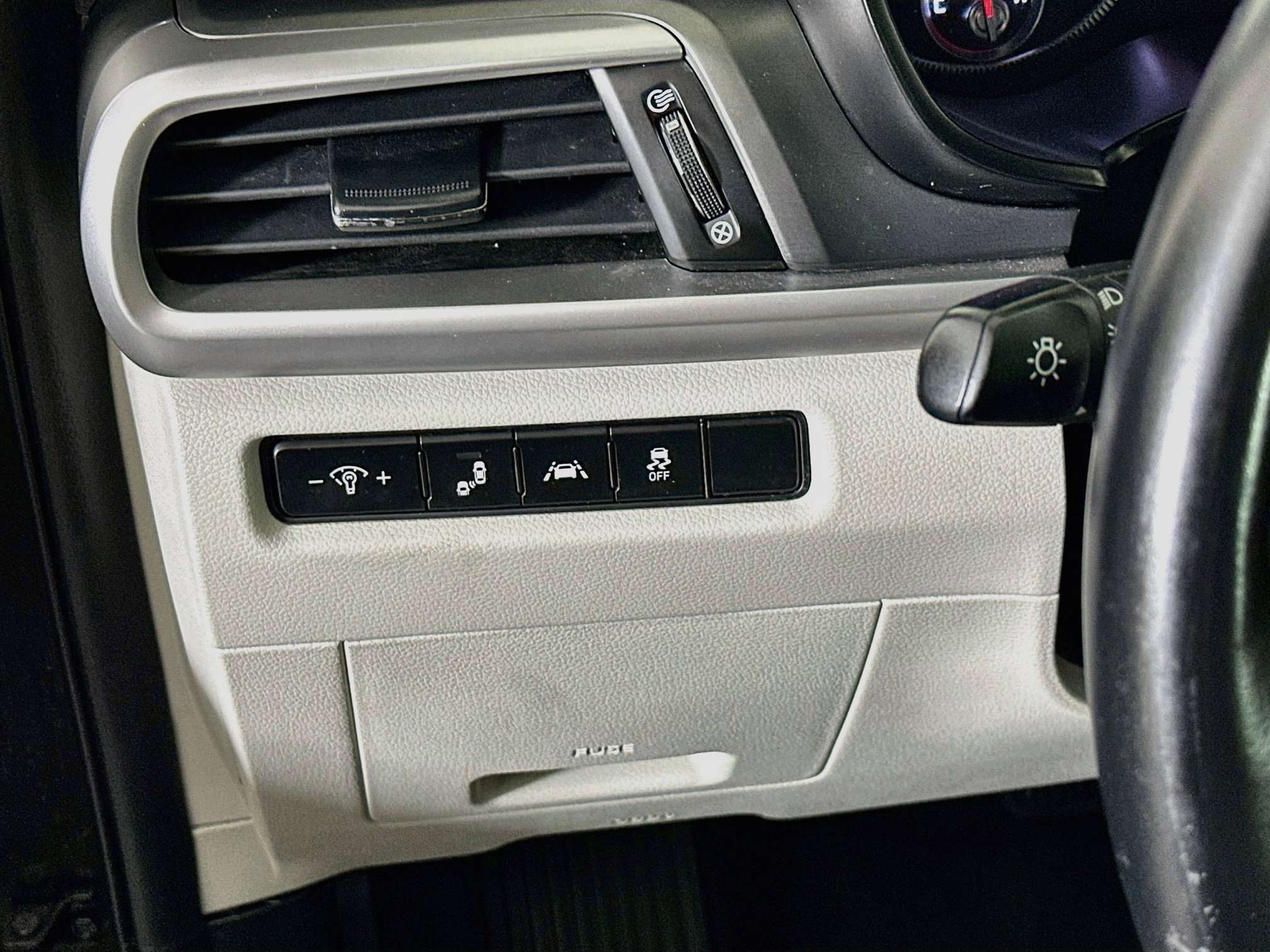 Used 2020 Kia Telluride S FWD image 17