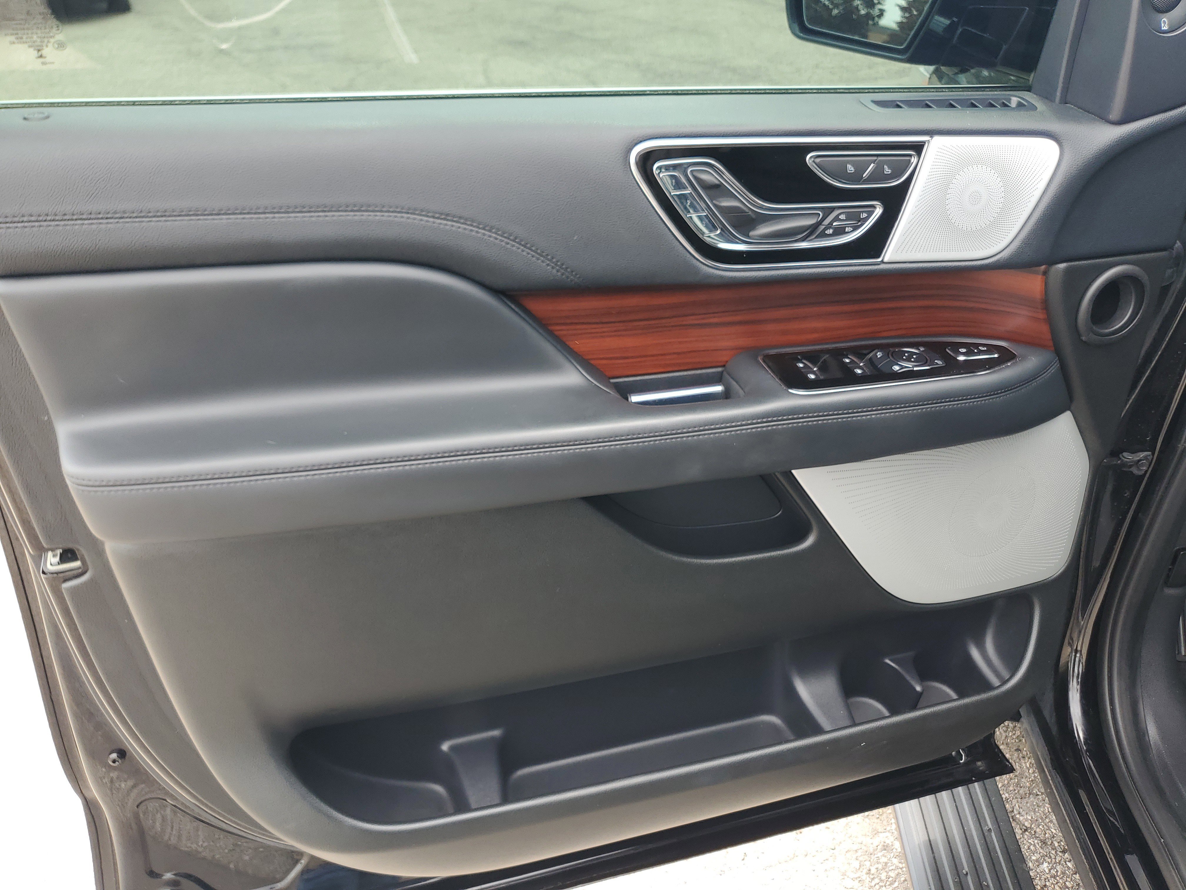 Certified 2023 Lincoln Navigator Reserve AWD/4WD image 10