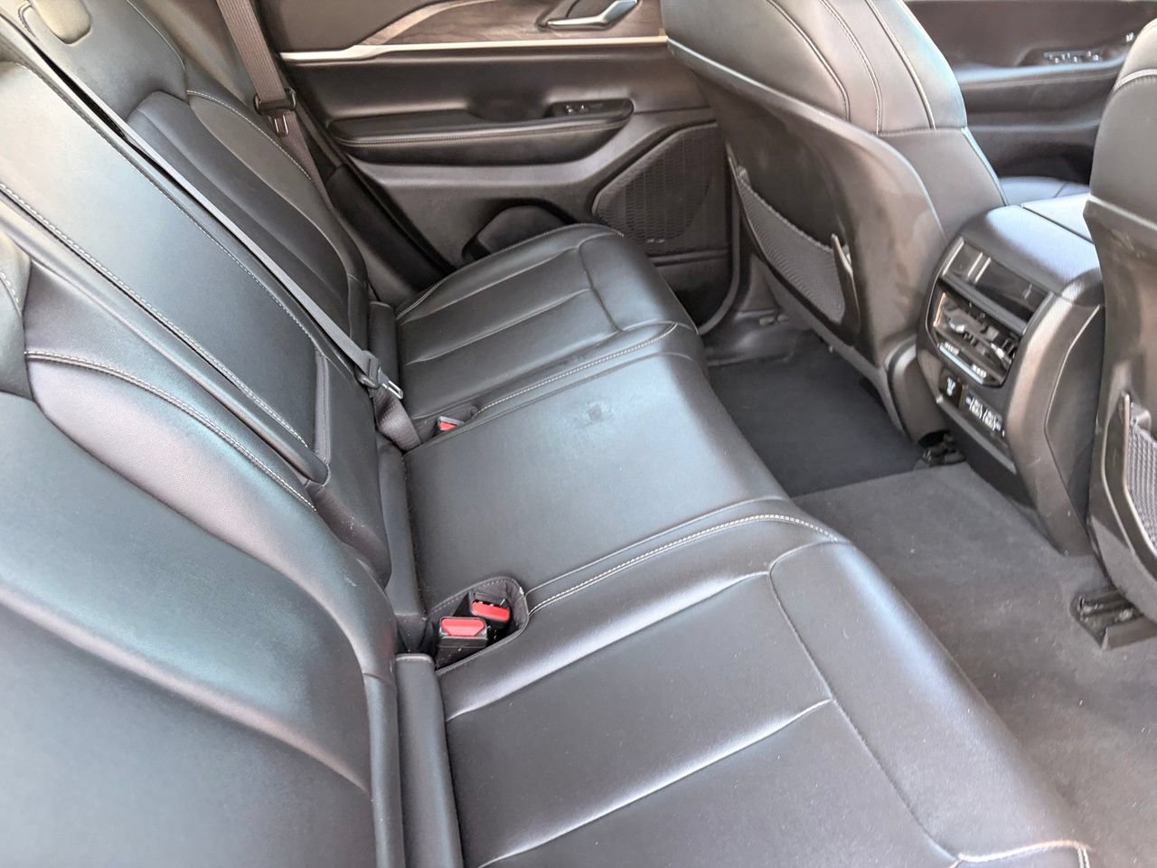 Used 2023 Jeep Grand Cherokee Limited AWD/4WD image 11