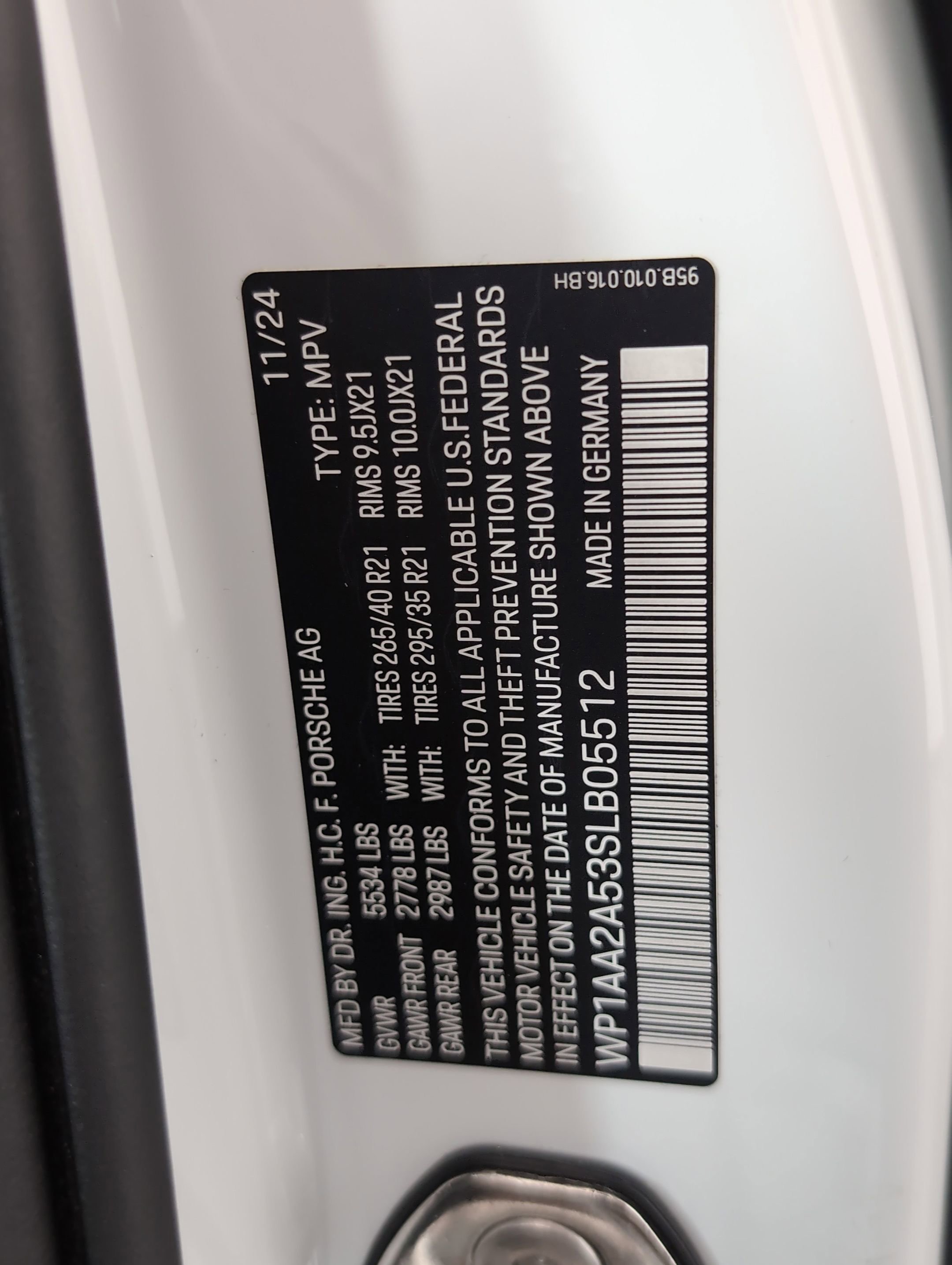 Certified 2025 Porsche Macan image 25