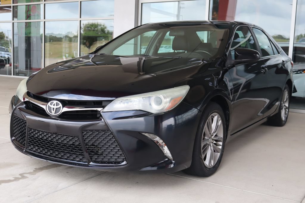 Used 2015 Toyota Camry SE FWD image 3