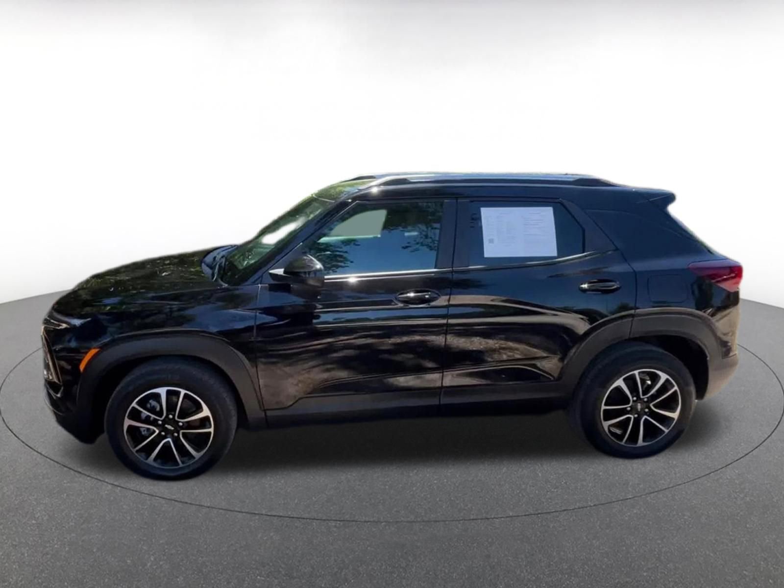 Used 2025 Chevrolet TrailBlazer LT FWD image 9