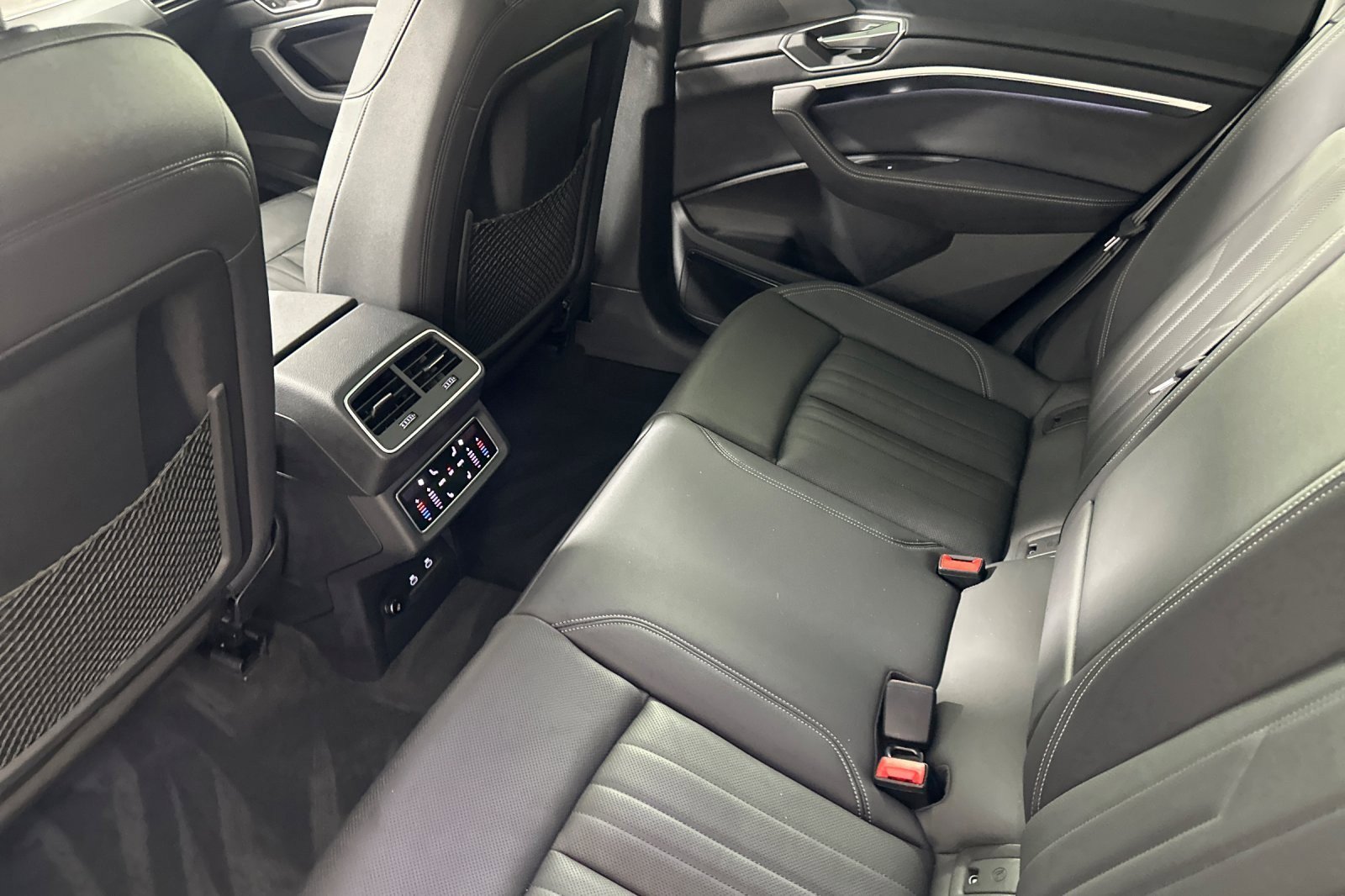 Used 2023 Audi e-tron Premium Plus w/ Premium Plus Package image 11