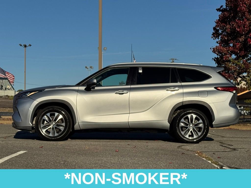 Used 2022 Toyota Highlander XLE image 4