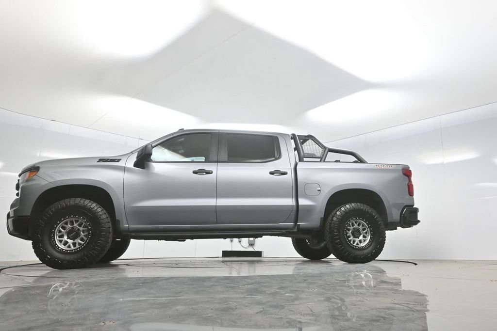 Used 2025 Chevrolet Silverado 1500 Custom Trail Boss w/ LPO, Dark Essentials Package AWD/4WD image 7