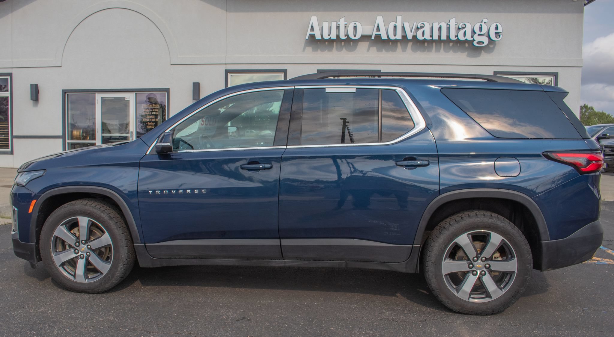 Used 2022 Chevrolet Traverse LT w/ LT Premium Package