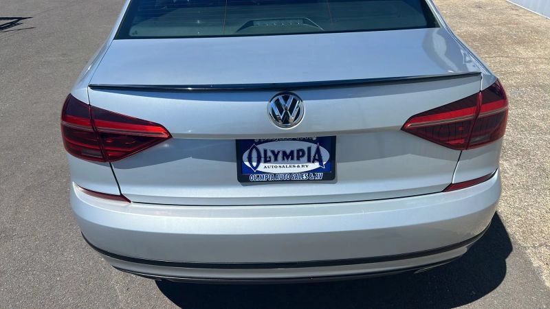 Used 2018 Volkswagen Passat 3.6 FWD image 9
