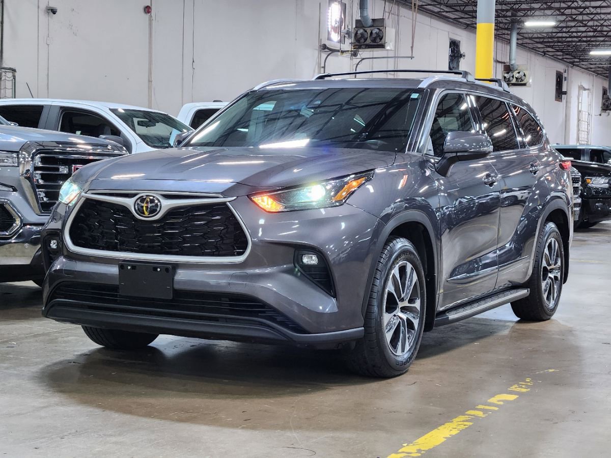 Used 2022 Toyota Highlander XLE FWD image 4