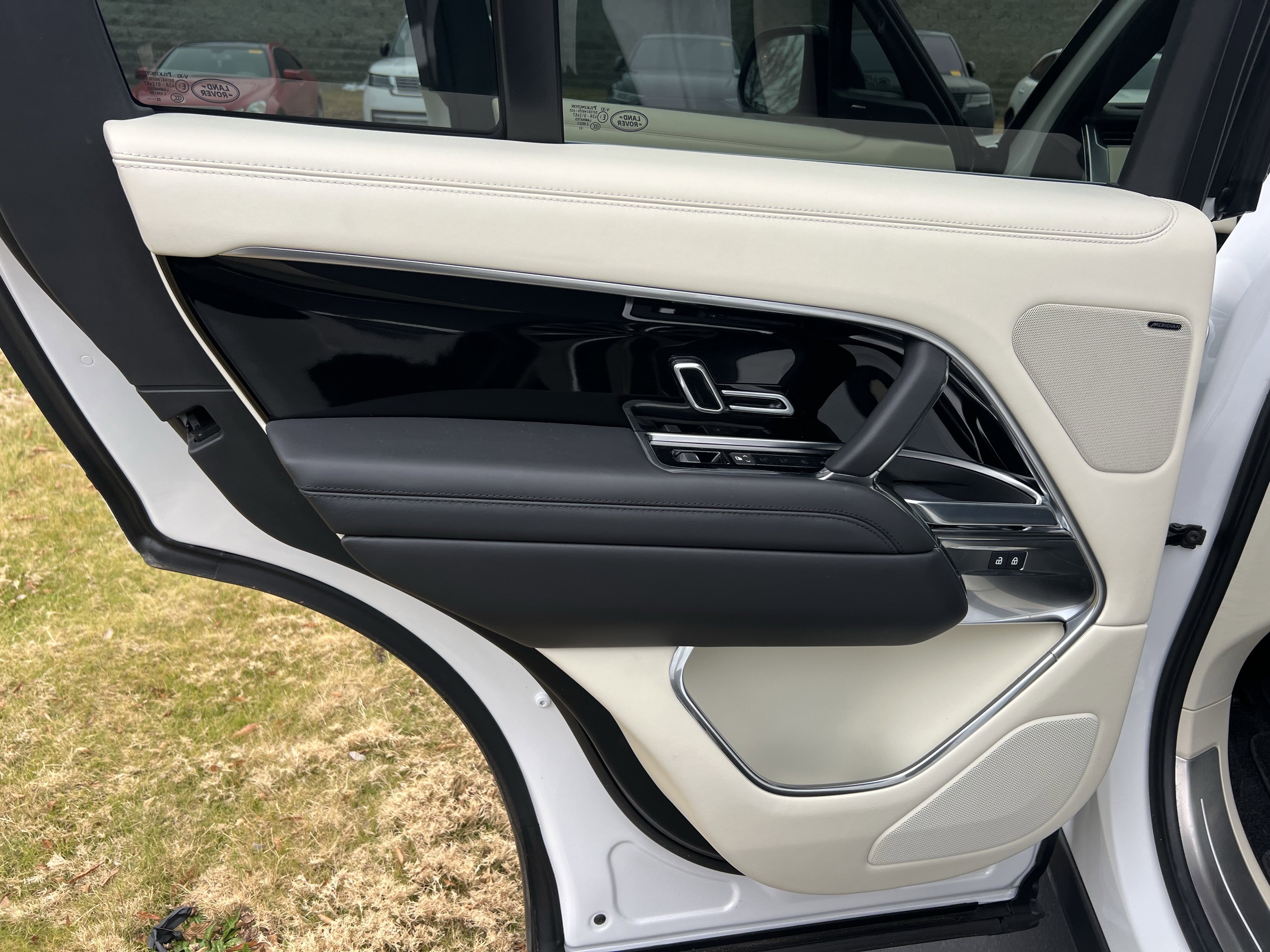 Certified 2023 Land Rover Range Rover SE image 29