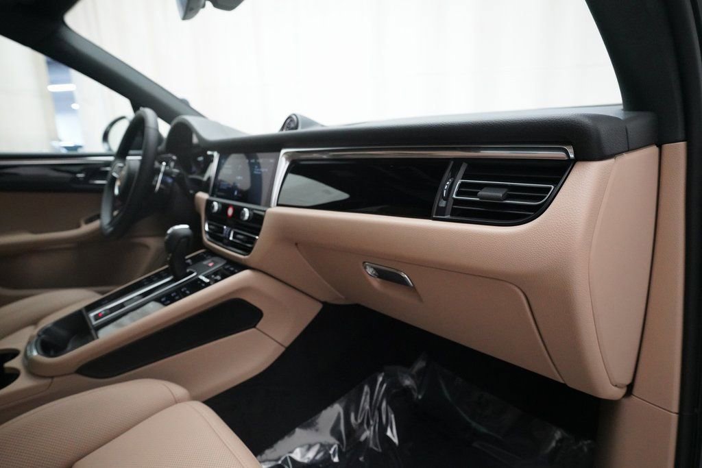 Certified 2026 Porsche Macan image 29
