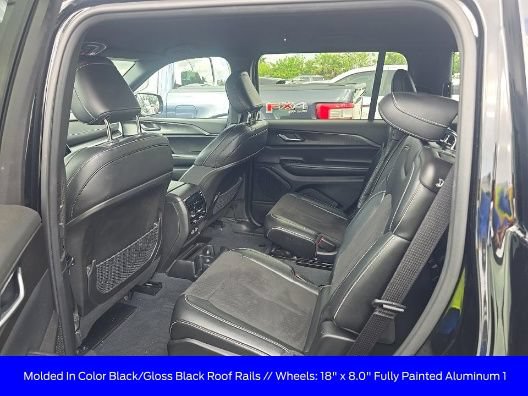 Used 2023 Jeep Grand Cherokee L Laredo RWD image 12