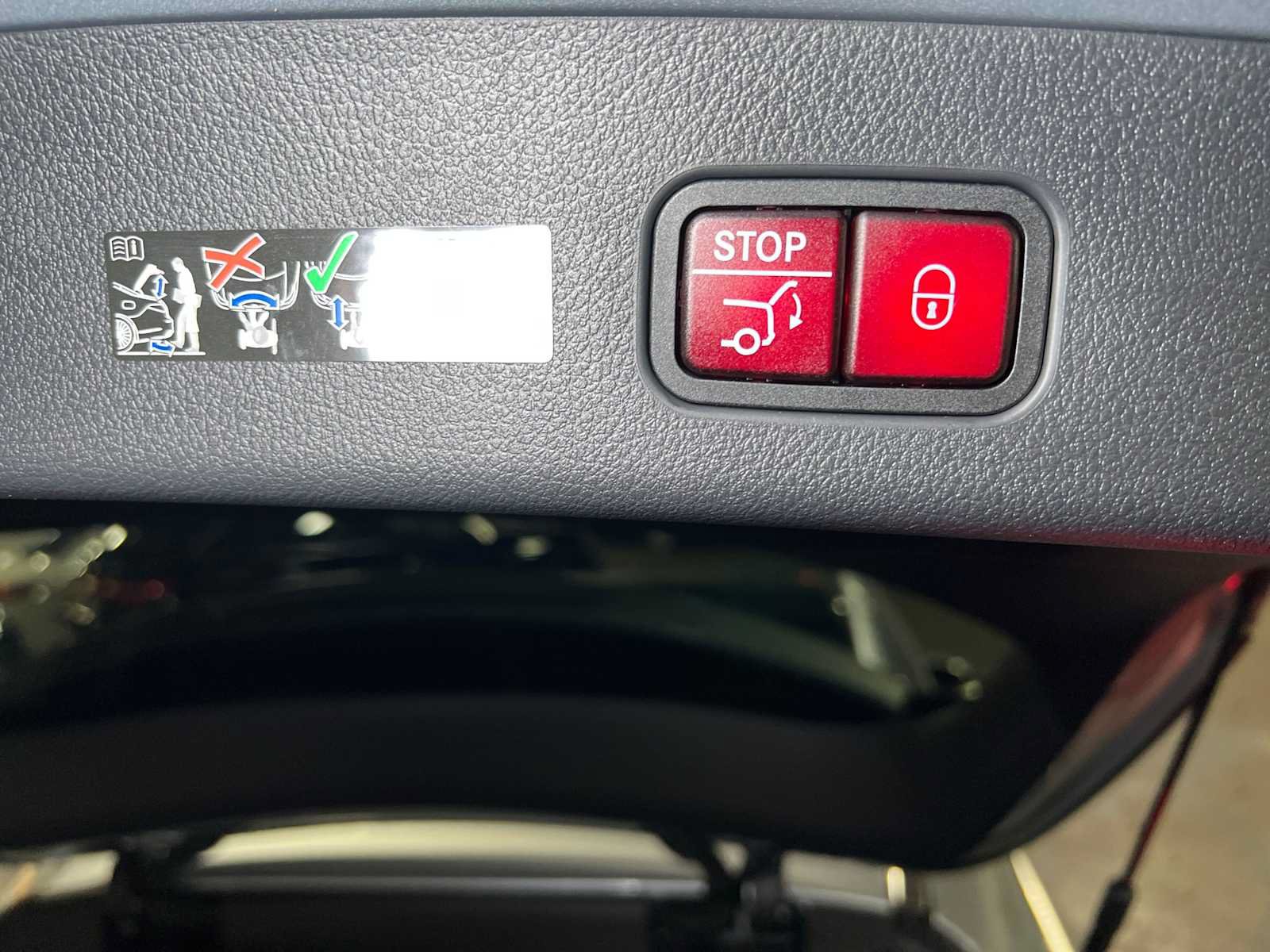 Used 2026 Mercedes-Benz GLC 300 4MATIC image 17