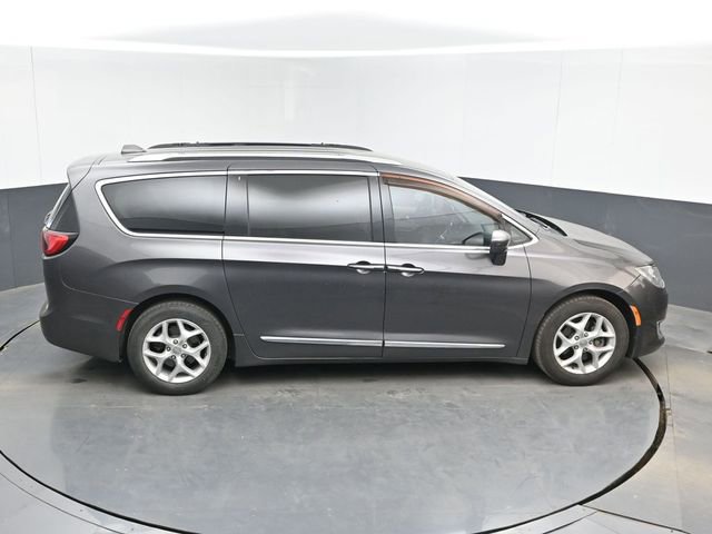 Used 2017 Chrysler Pacifica Touring-L Plus w/ Tire & Wheel Group FWD image 25