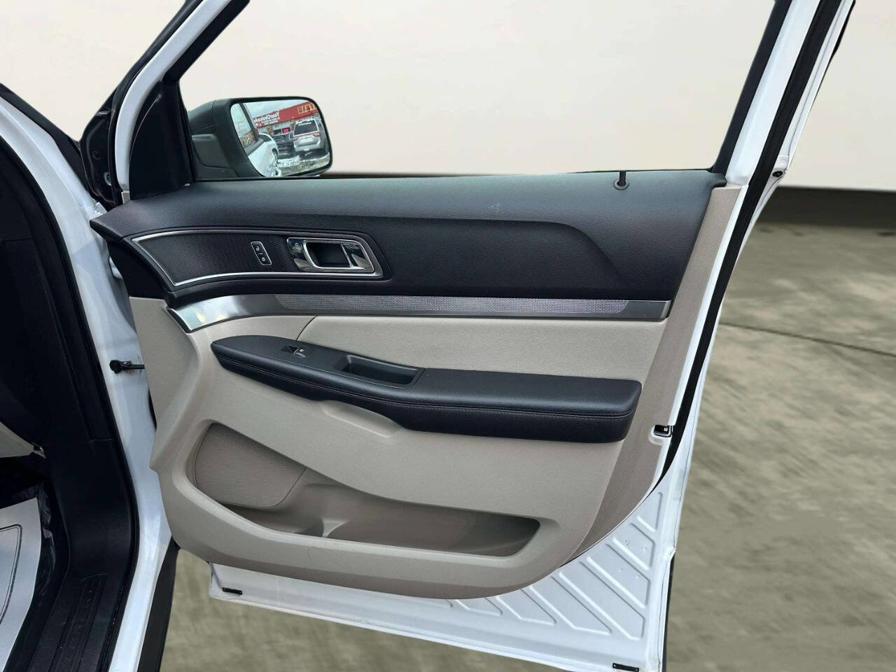 Used 2019 Ford Explorer XLT w/ Equipment Group 202A image 24