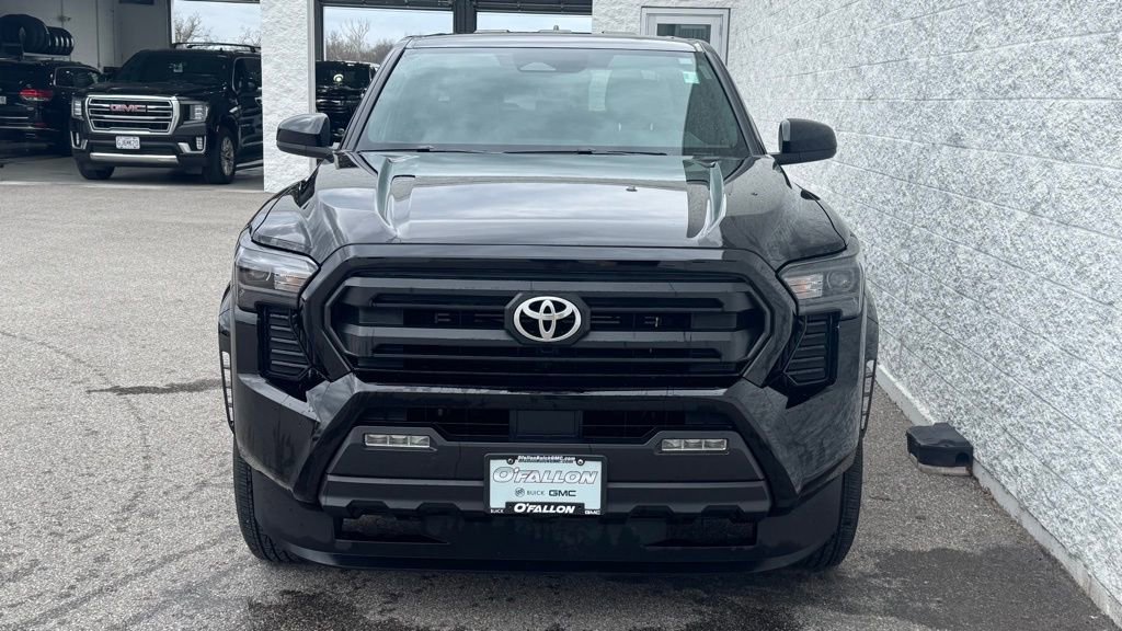 Used 2024 Toyota Tacoma SR5 AWD/4WD image 4