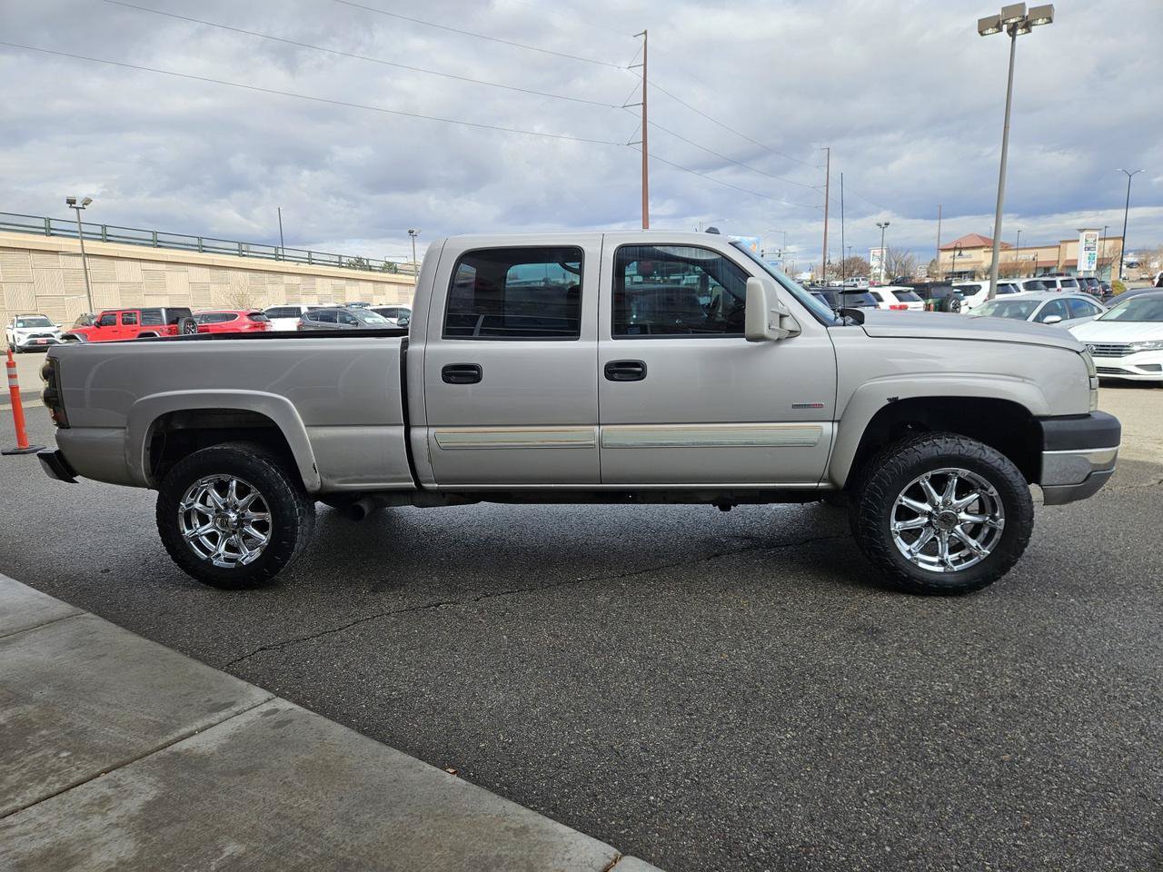 Used 2005 Chevrolet Silverado 2500 LS w/ Heavy-Duty Power Package AWD/4WD image 6