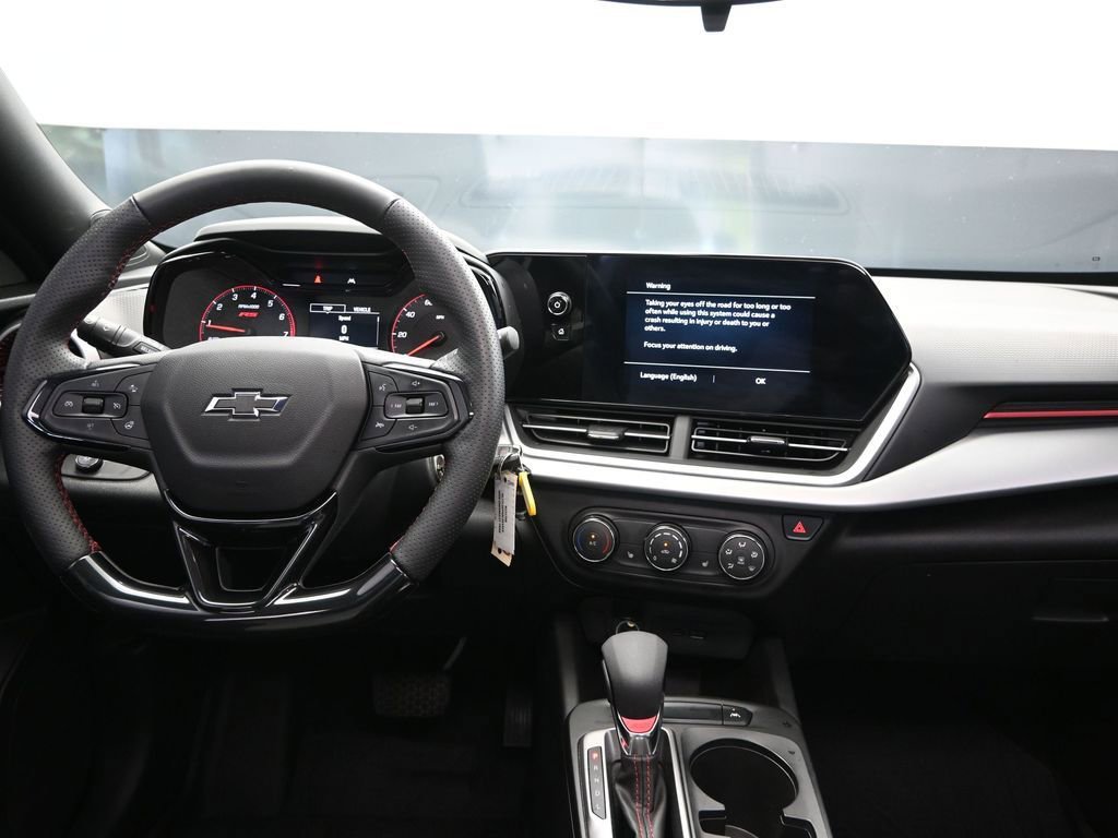 Used 2025 Chevrolet Trax RS w/ Sunroof Package image 18