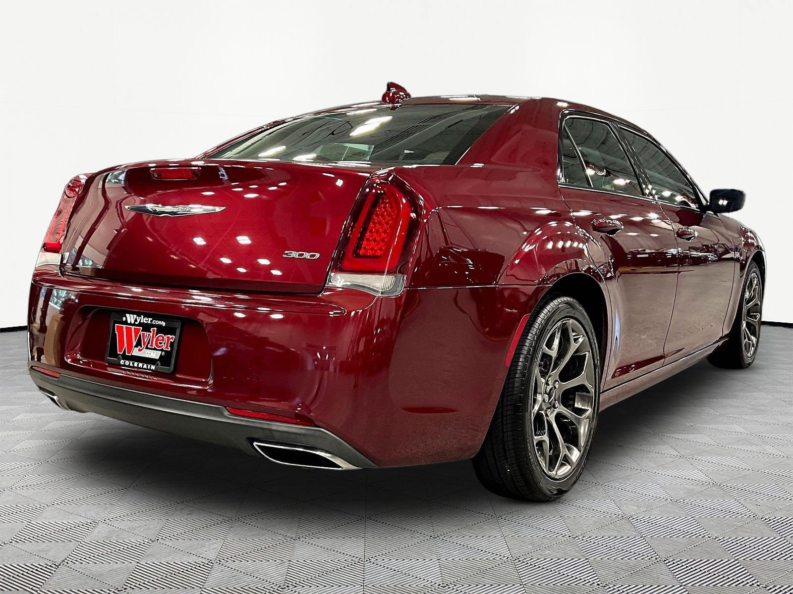 Used 2018 Chrysler 300 Touring w/ Sport Appearance Package RWD image 6