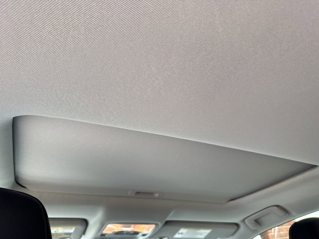 Used 2019 Toyota Highlander XLE FWD image 17
