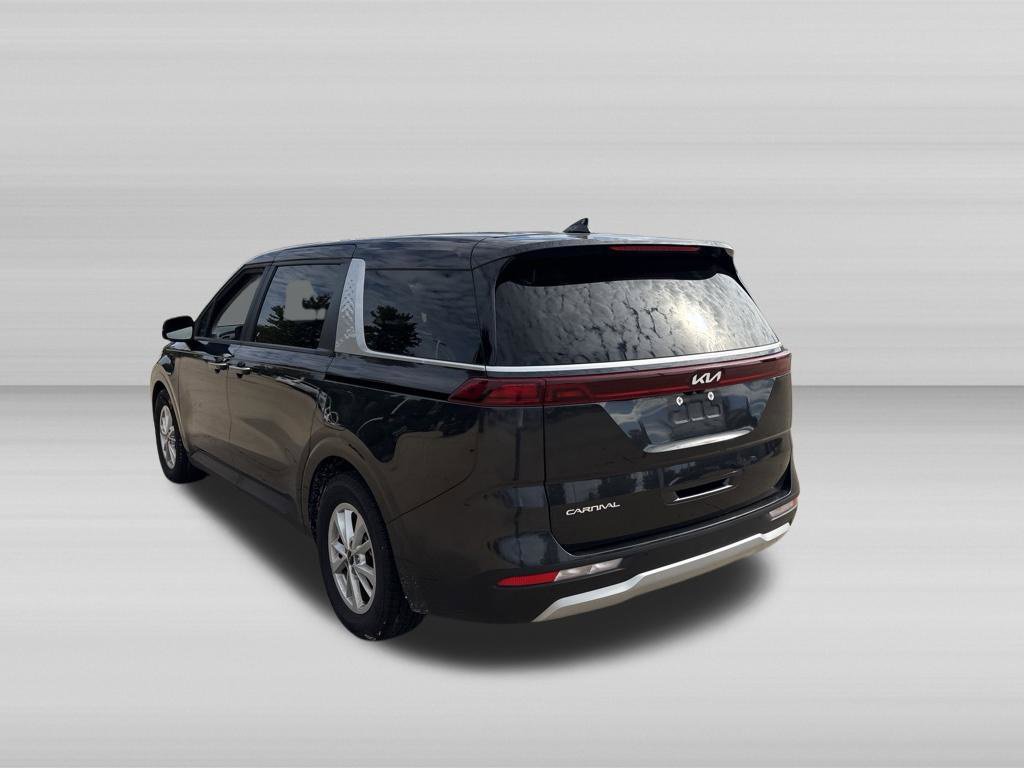 Used 2024 Kia Carnival LX FWD image 5