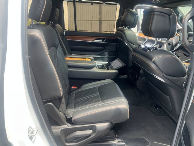 Used 2022 Jeep Grand Wagoneer Series III AWD/4WD image 32