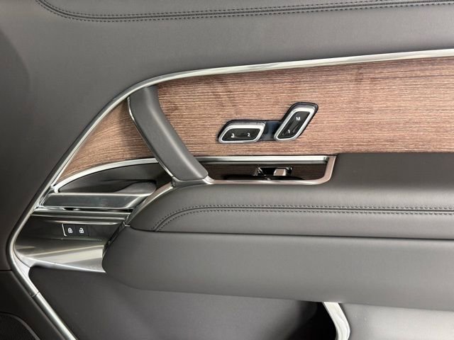 New 2025 Land Rover Range Rover SE image 30